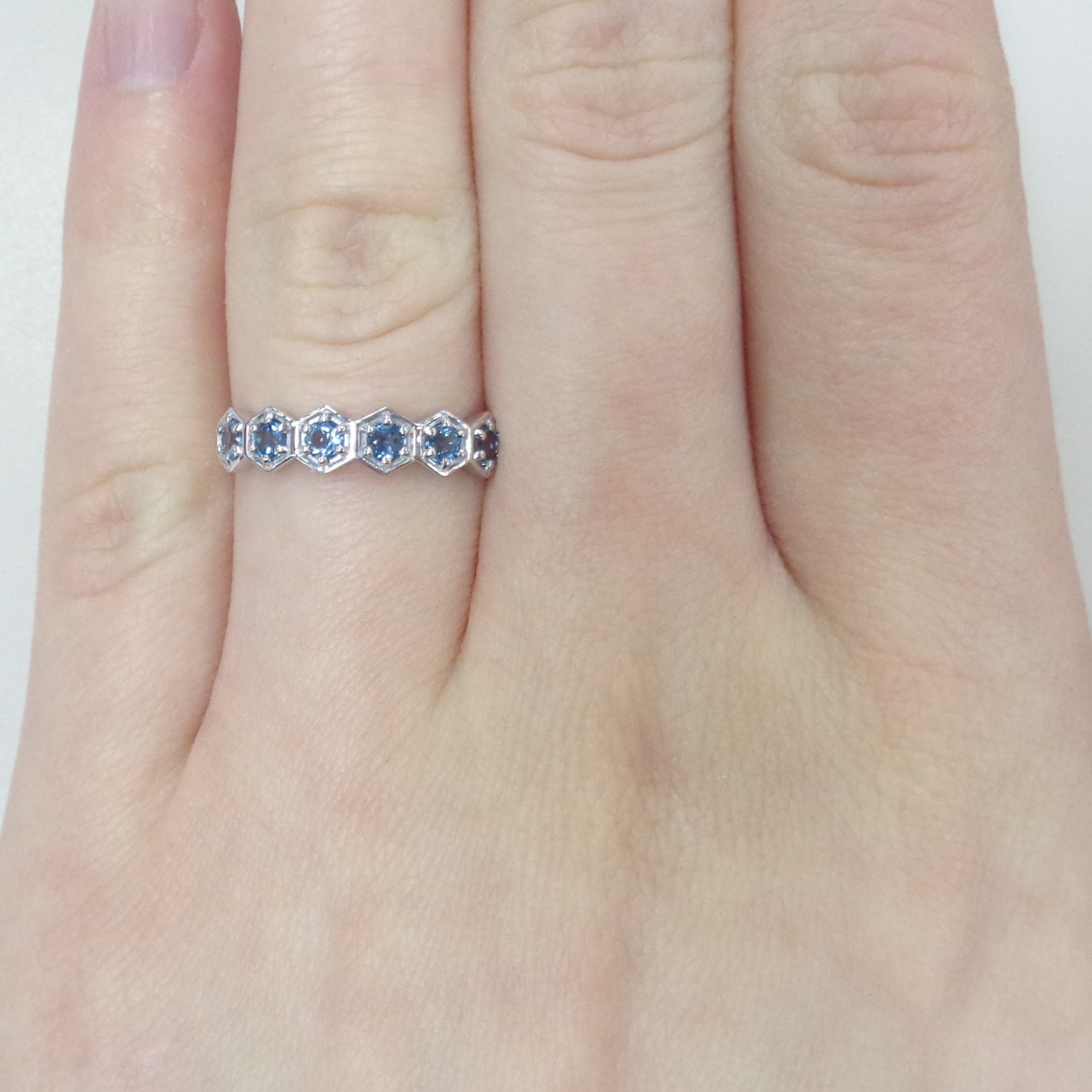 Кольцо из белого золота с топазами